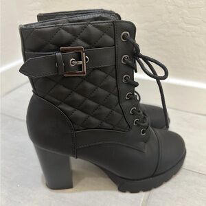 Women Black Quilted Lace Up Chunky Heel Combat Boots